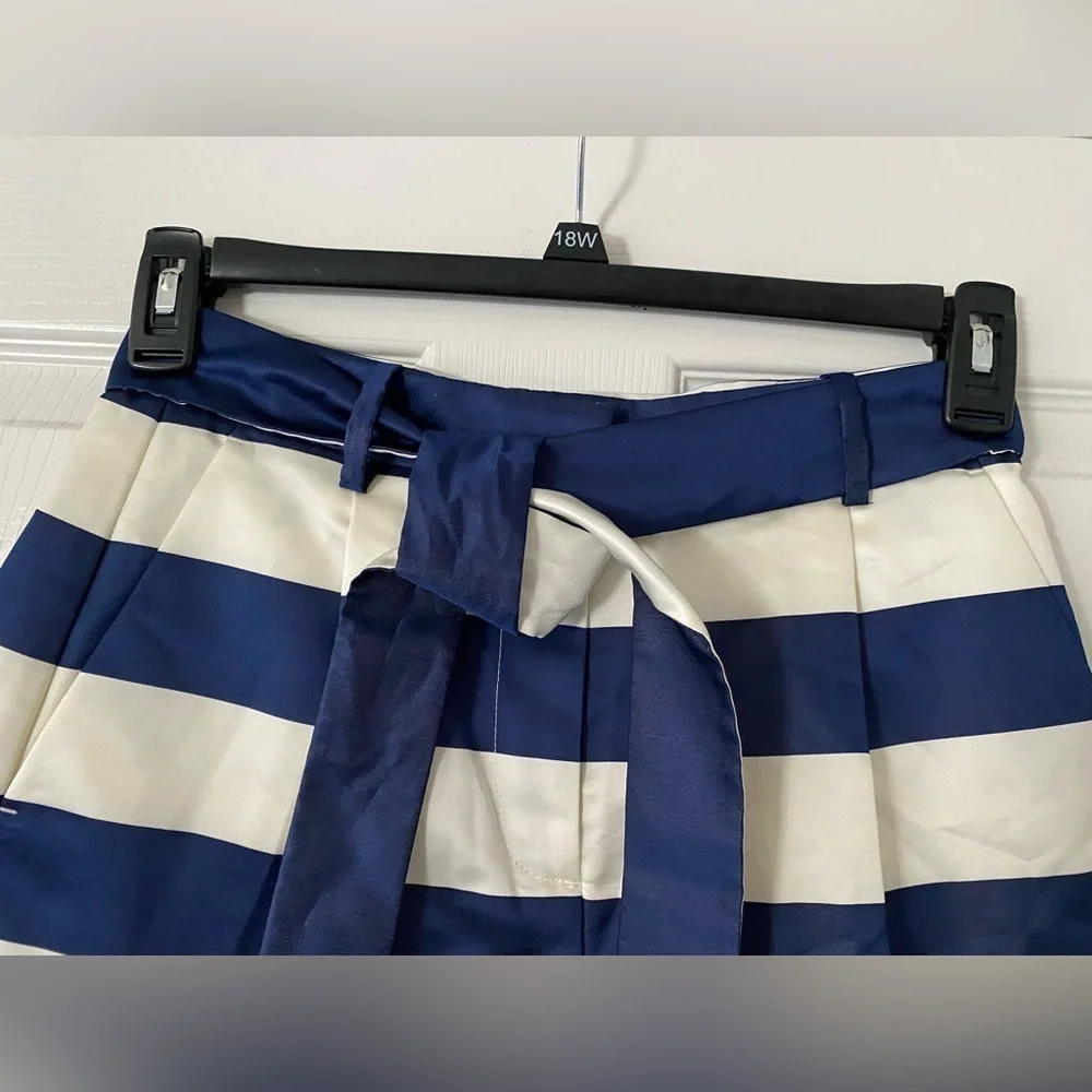 J. Crew White &‎ Navy Satin Shorts Size 2